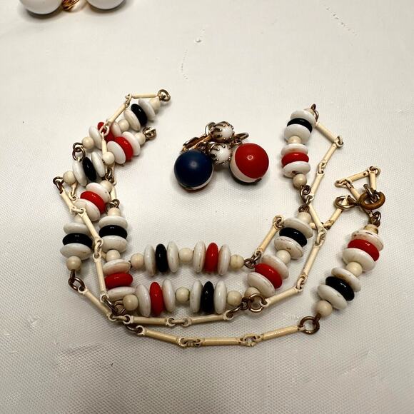 Vtg Patriotic Red White Blue Jewelry Lot Collection Plastic Enamel Lucite Bead - Picture 13 of 16